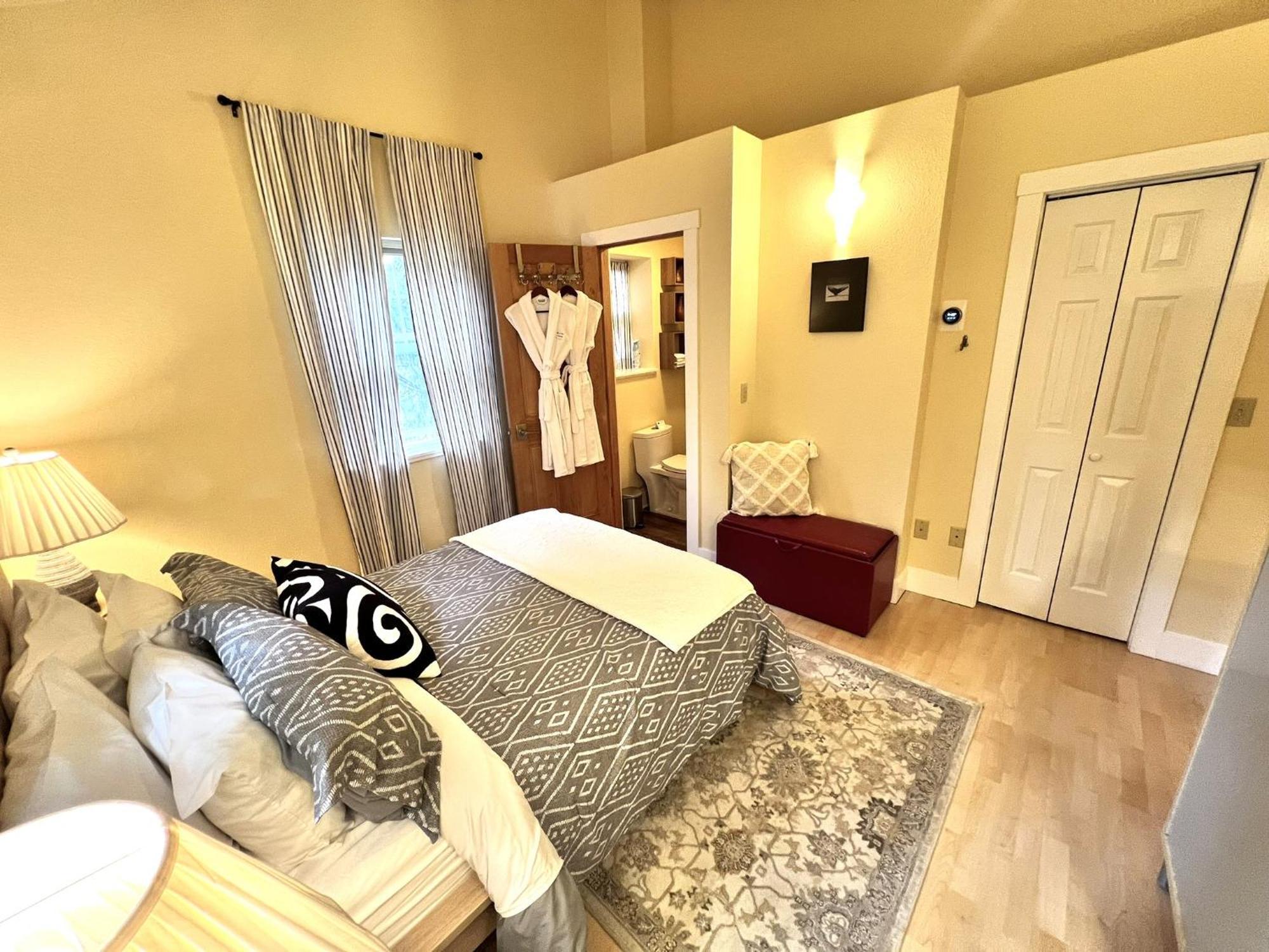 Bell In The Woods B&B ซูเวิร์ด ภายนอก รูปภาพ